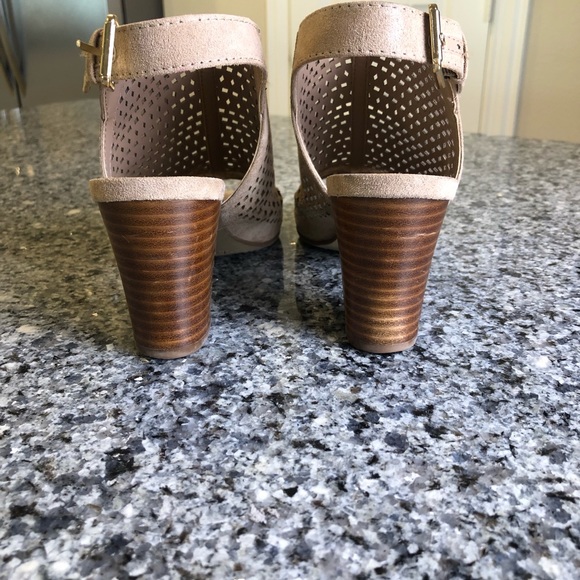 Open-toed Heels - Picture 6 of 7